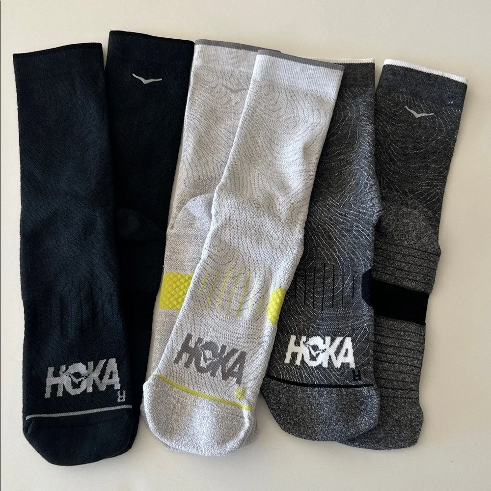 HOKA NWOT 3 pair All Gender Crew Run Socks Large Black Gray Charcoal Unisex - Picture 2 of 3